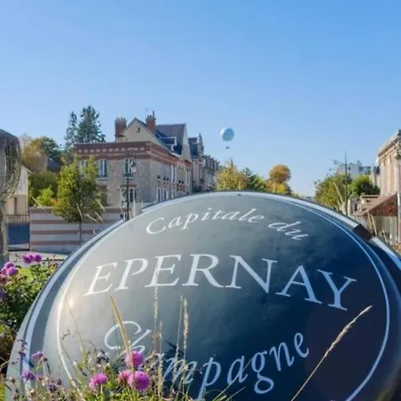 Avenue De Champagne